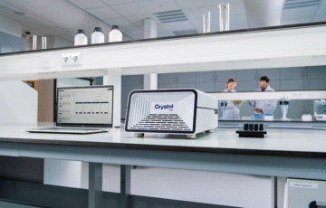 Technobis Crystal16 and laptop