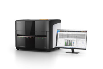 Shimadzu Altrace tietokoneen vieressä